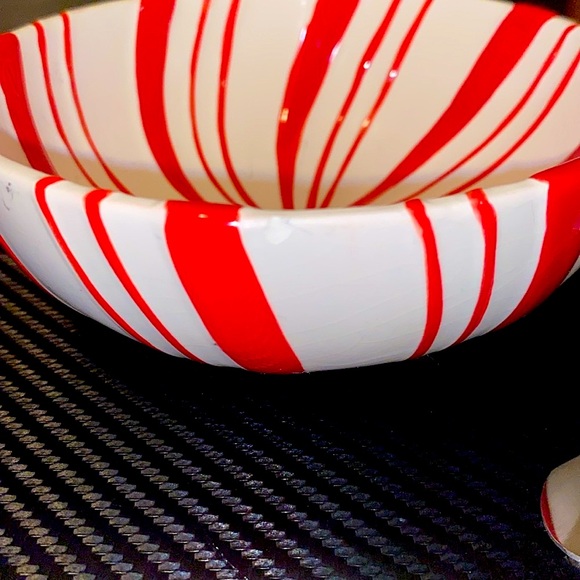 Official Hallmark ™️ Trademark Candy Cane Striped Serving Dish w/ Spread… - Picture 3 of 7